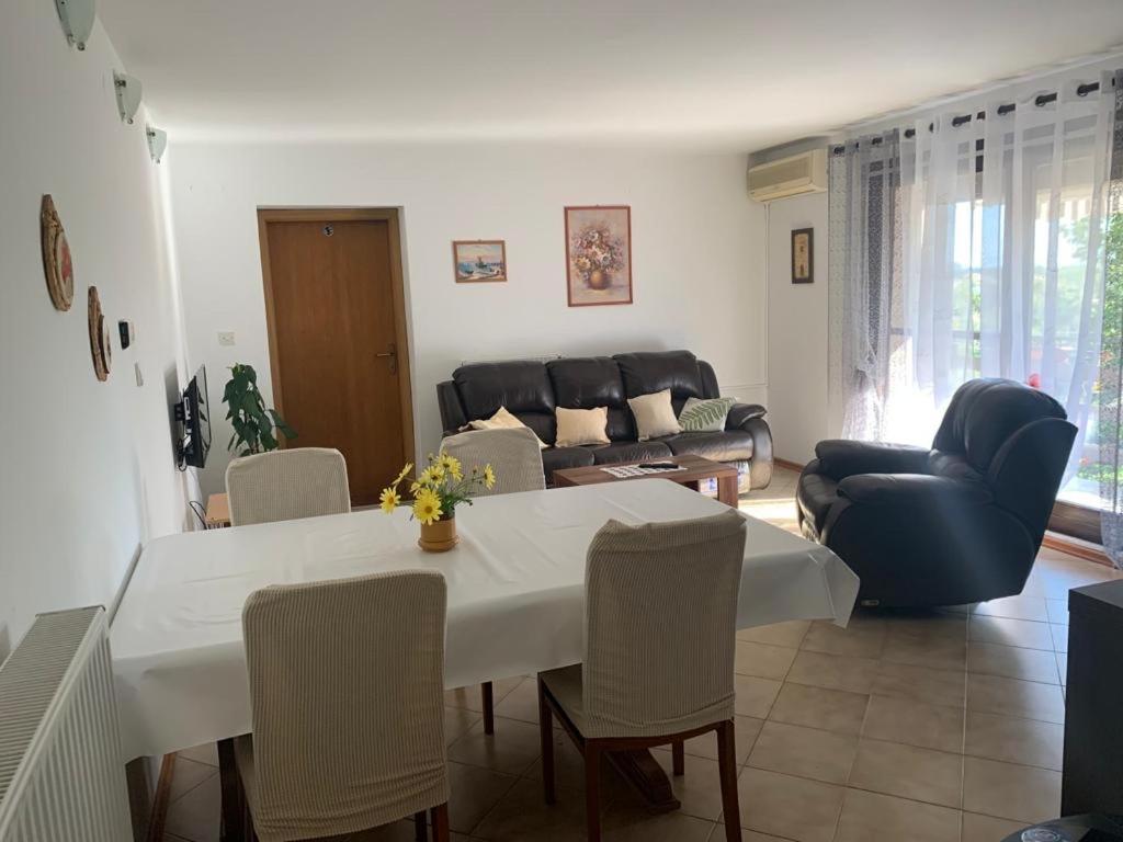 Apartman Dalija Vinkuran Eksteriør billede
